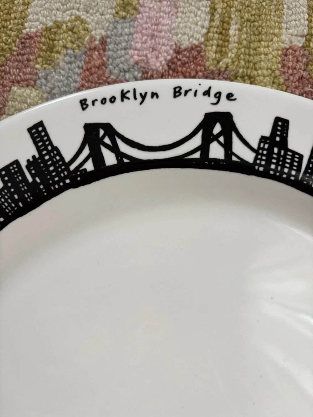 FISHS EDDY 212 Skyline Plate New York Skyline NYC icons (includes Twin Towers)